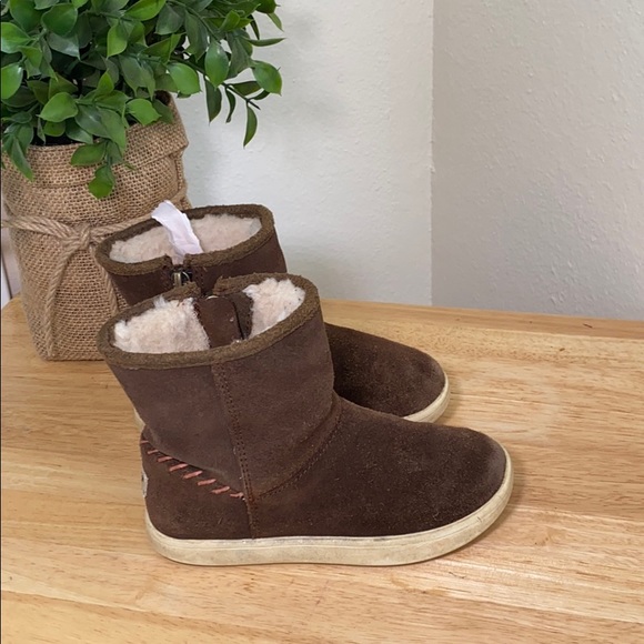 UGG Brown Rye Short Zip Up Boots - Picture 2 of 9